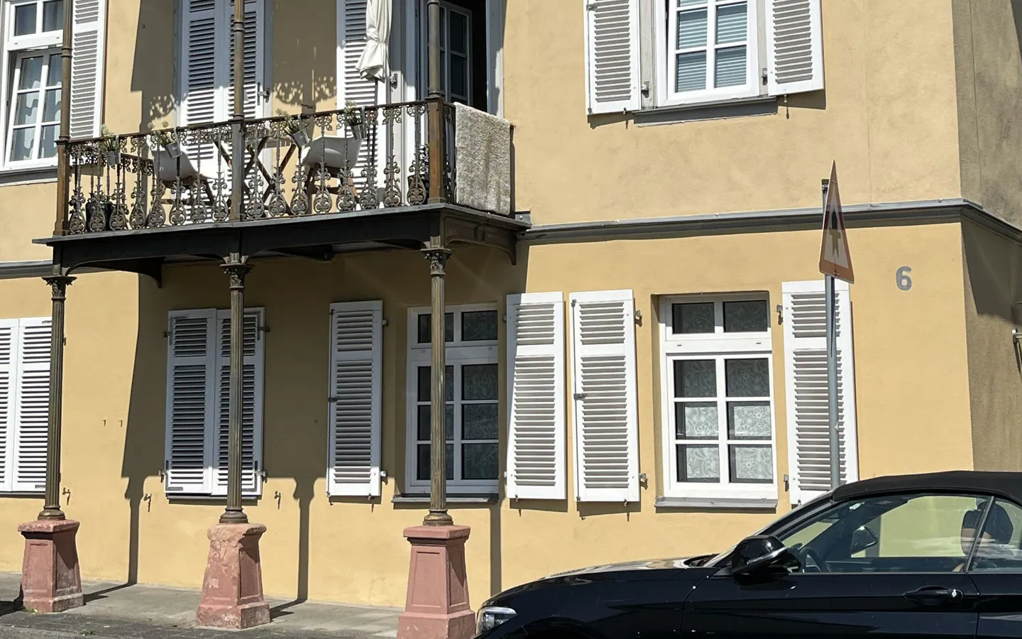 E-CHECK E-Mobilität - Altbau mit Fahrzeug &middot; Elektro-Adam-Mühlheim